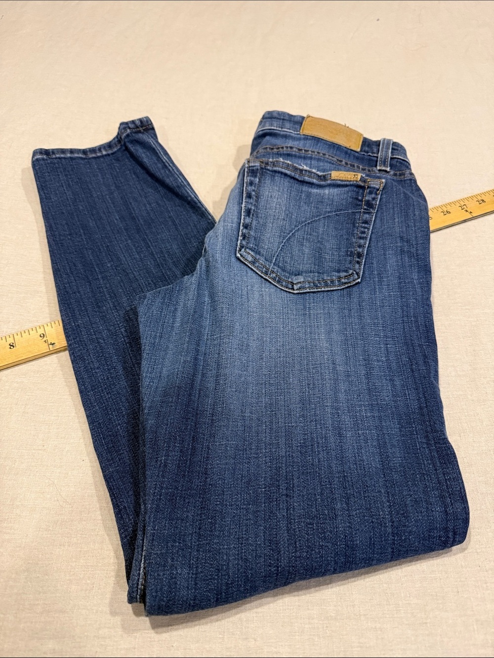Joe’s Women’s Jeans Straight Ankle  Medium Blue Wash size 30